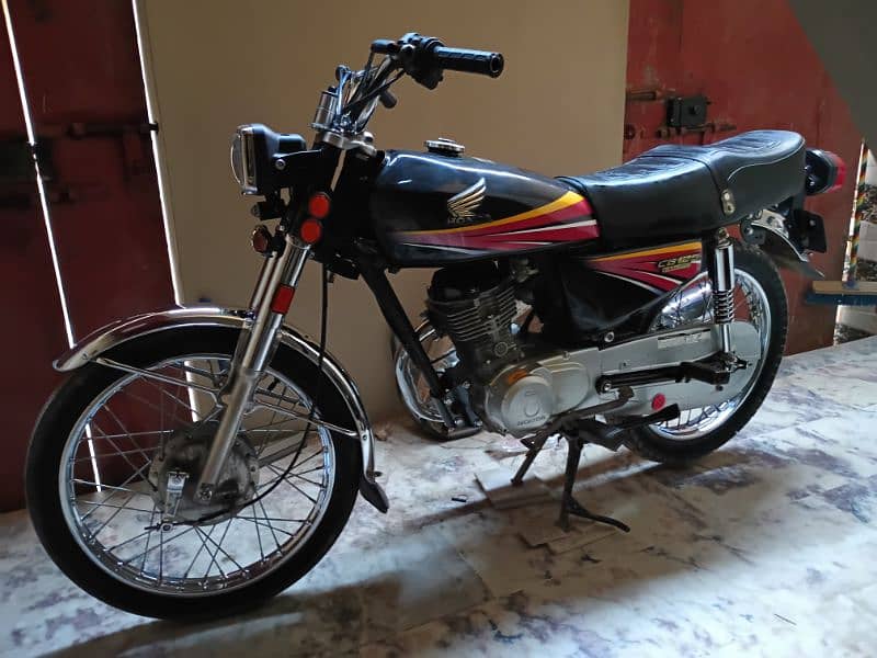 assalamualaikum i am salling my Honda 125 1