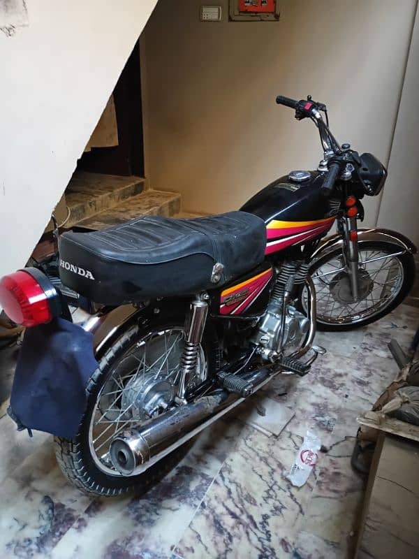 assalamualaikum i am salling my Honda 125 6