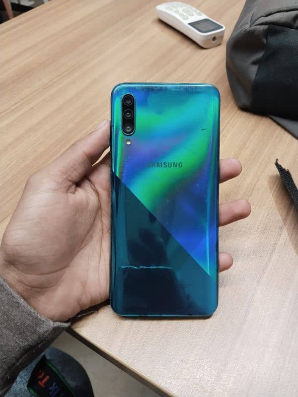 SAMSUNG GALAXY A30s  4RAM  . 128GB 2