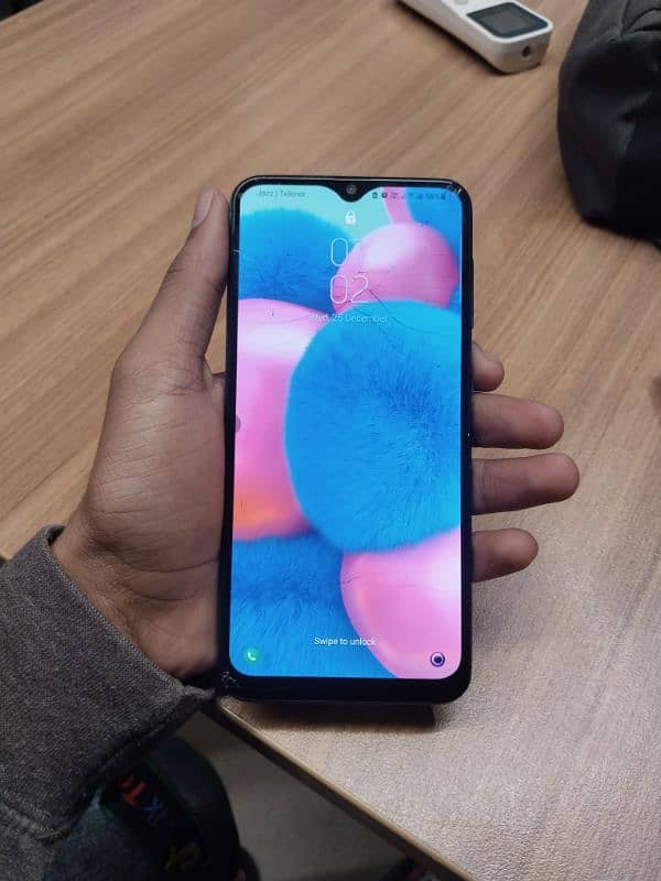 SAMSUNG GALAXY A30s  4RAM  . 128GB 3