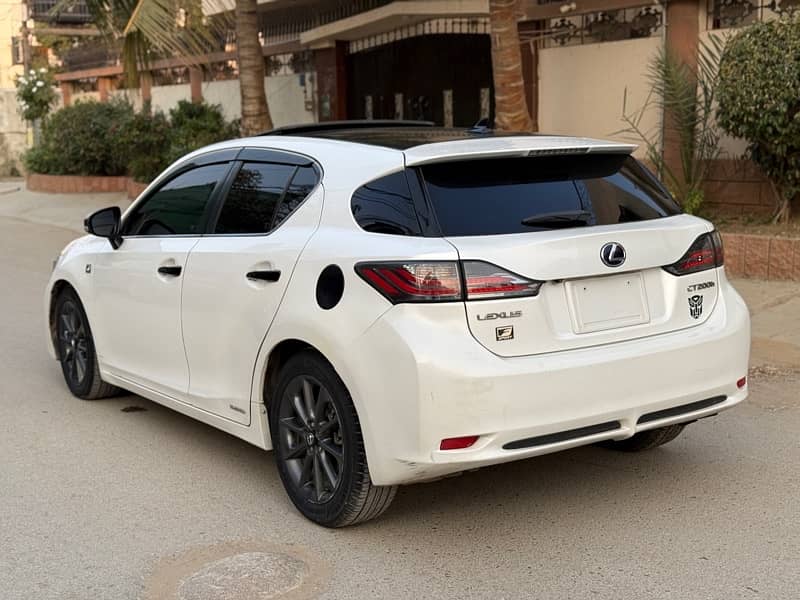 Lexus CT200h F Sports. 1