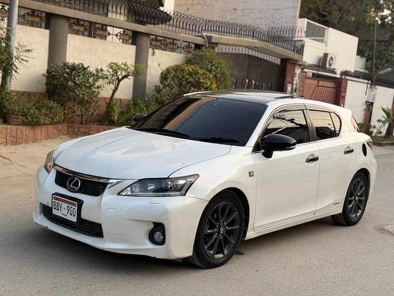 Lexus CT200h F Sports. 2