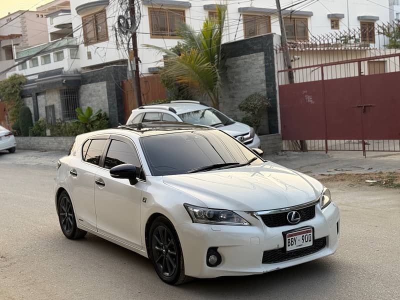 Lexus CT200h F Sports. 4