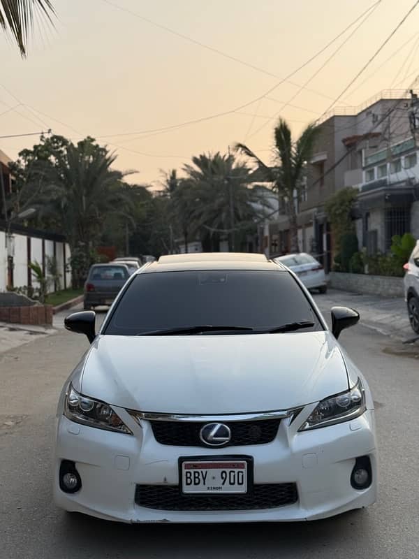 Lexus CT200h F Sports. 6