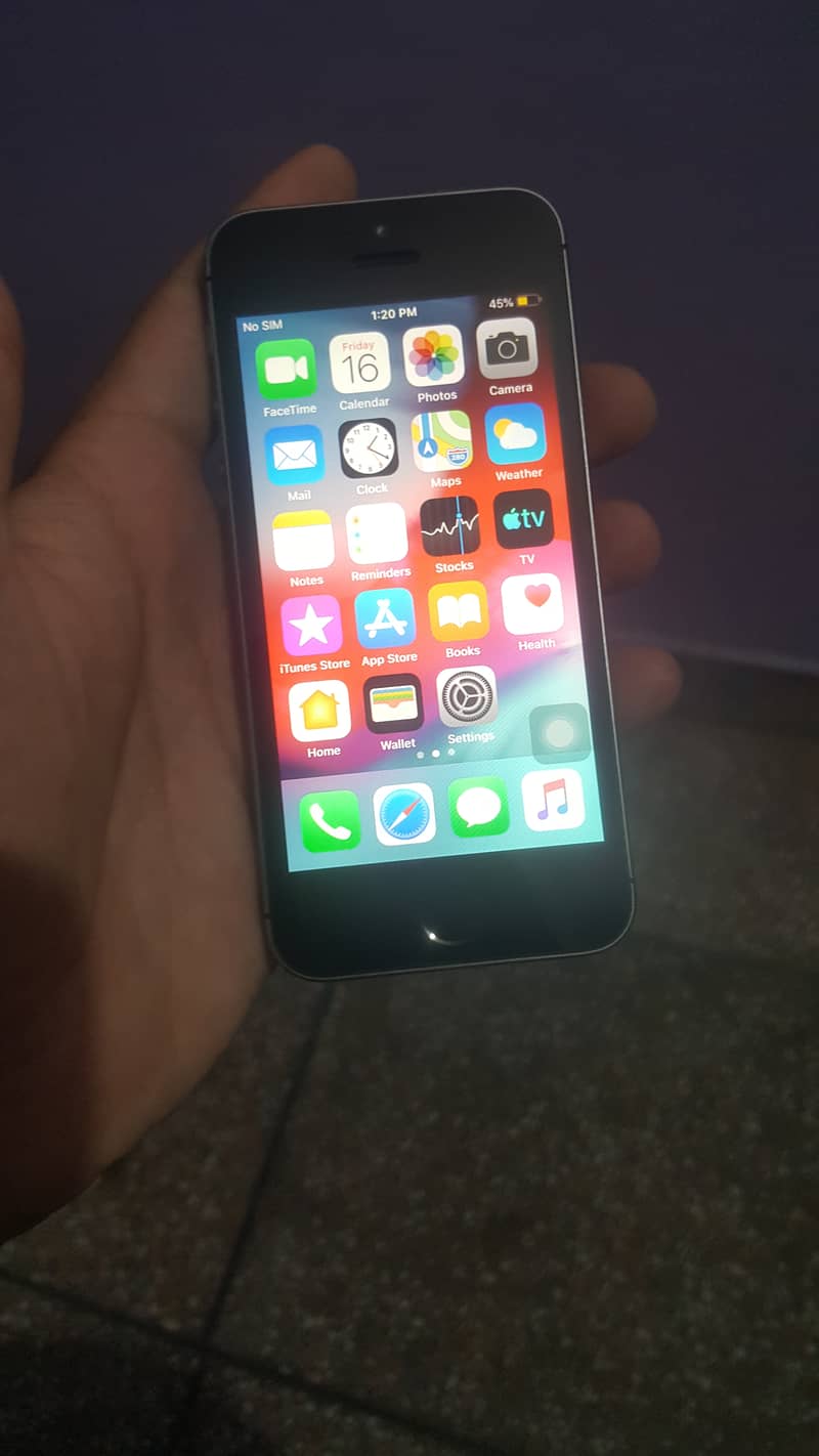 IPhone 5s brand new lush condition 16gb non pta 0