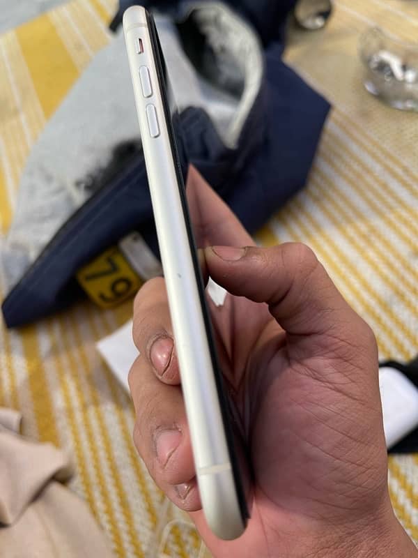 iPhone 11 non pta jv non active 64 gb all ok white clr 1