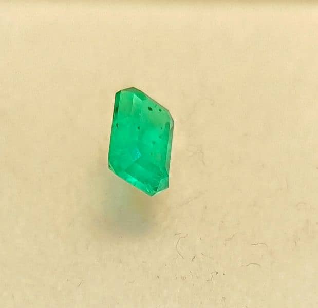 Natural Emeralds Swat (0.90 cents) 1