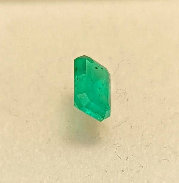 Natural Emeralds Swat (0.90 cents) 9