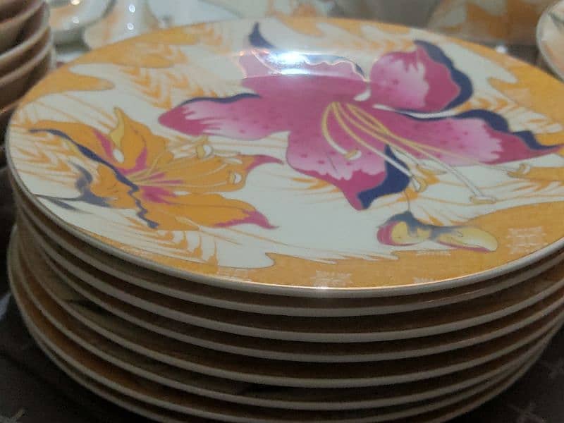 dinner set just one time used 6