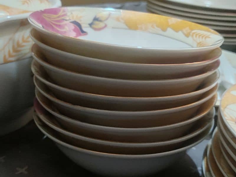 dinner set just one time used 9