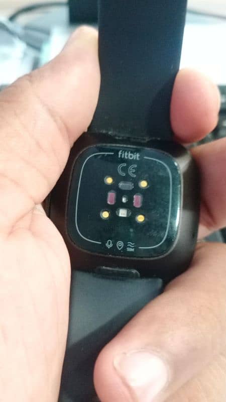 fitbit versa 3 good new with original charger 2