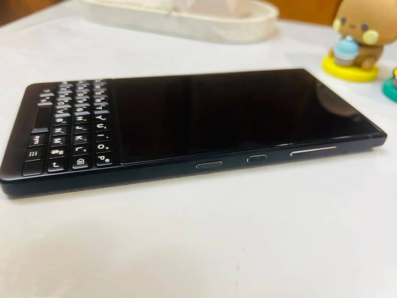 blackberry key2 10/12 condition black colour 4