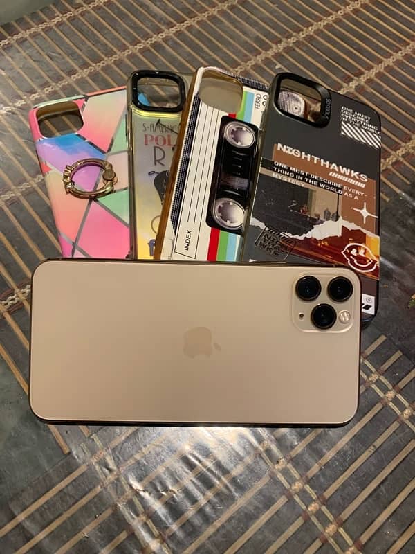 iPhone 11 Pro Max Gold with Free Cases 7