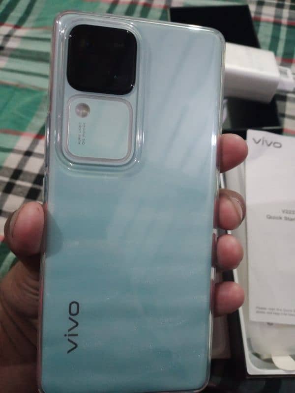 vivo V30 5g Mobile bilkul new ha 10/10 condition 1