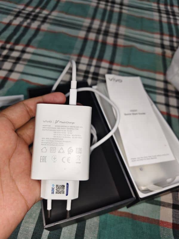 vivo V30 5g Mobile bilkul new ha 10/10 condition 6