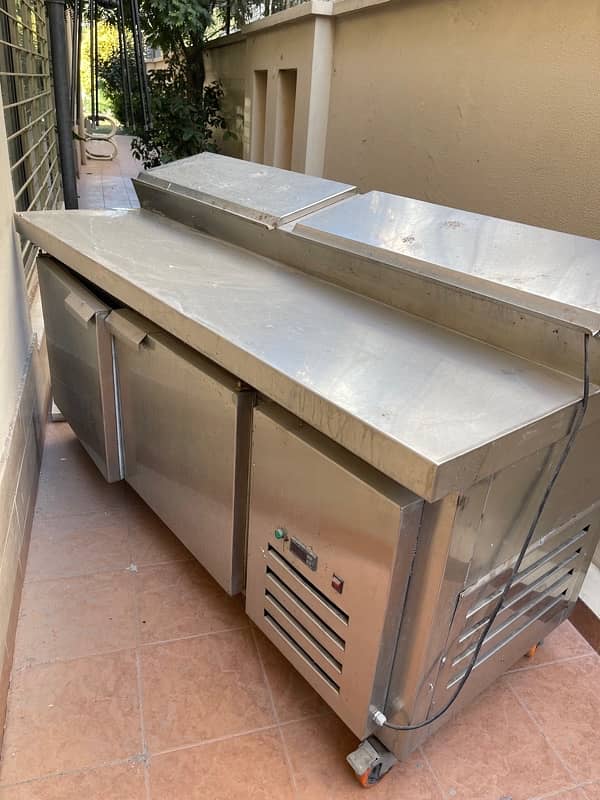 Pizza Prep Table with under counter chiller 1