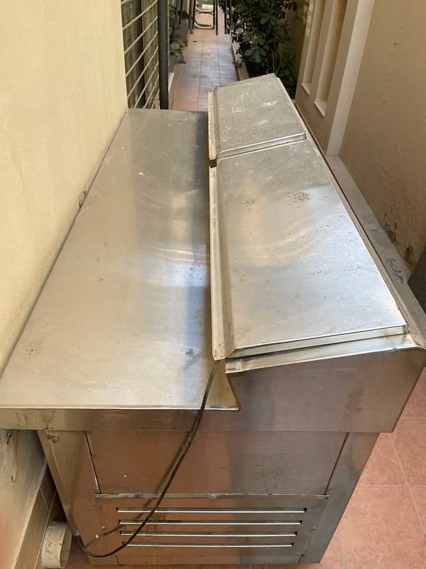 Pizza Prep Table with under counter chiller 2