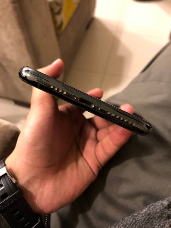 Iphone 11 pro max pta Approved 4