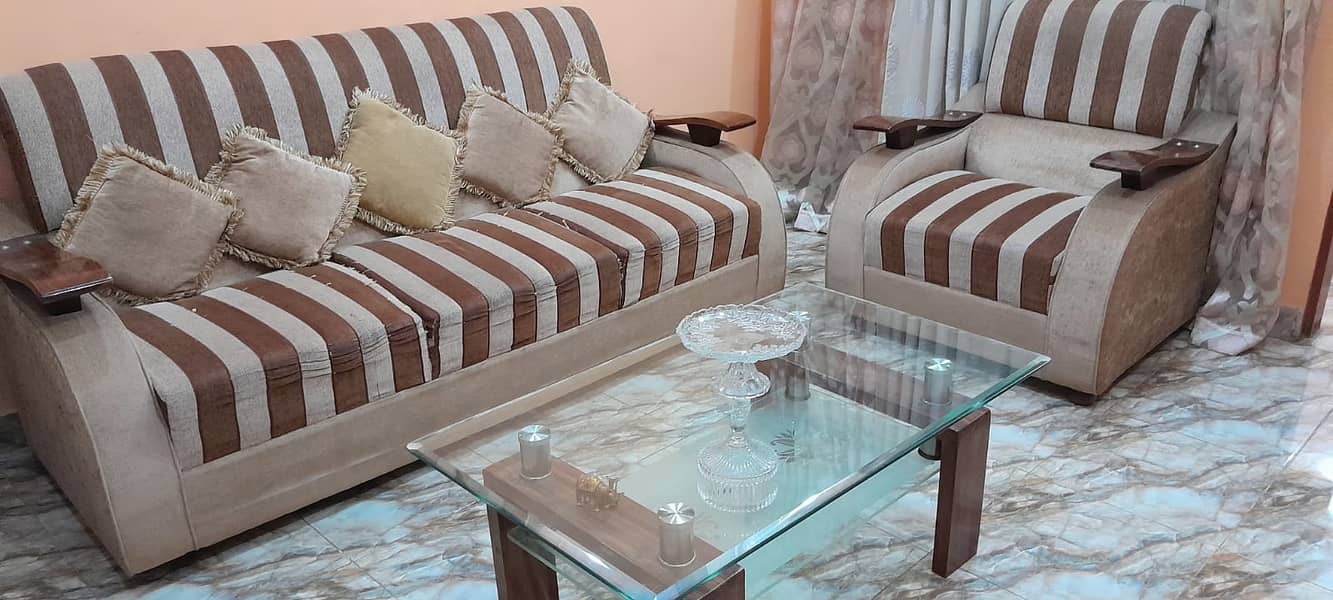 5 Seater Sofa with table Set Good Condition 0