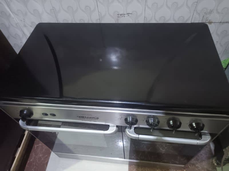 Welcome 3 Burner Gas Cooking Range Black and Silver 1