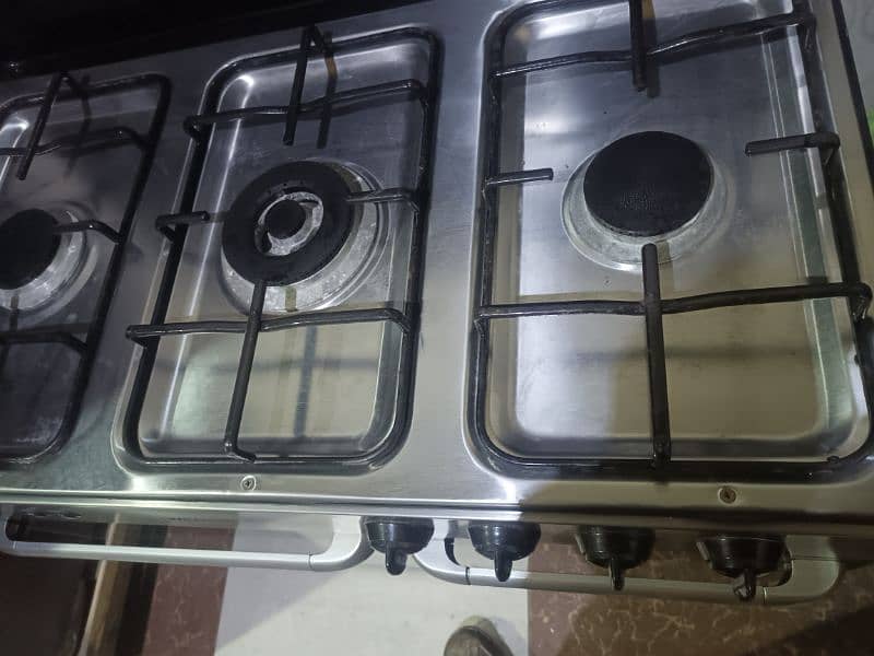 Welcome 3 Burner Gas Cooking Range Black and Silver 3