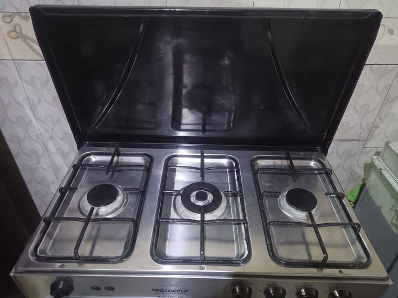 Welcome 3 Burner Gas Cooking Range Black and Silver 4