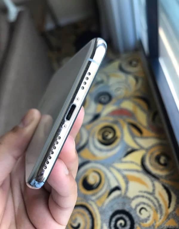 iPhone XS Max White 4