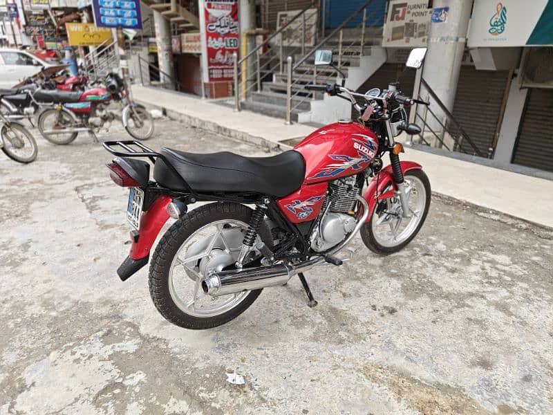 Only 2100 km milage showroom condition bike up for sale 8