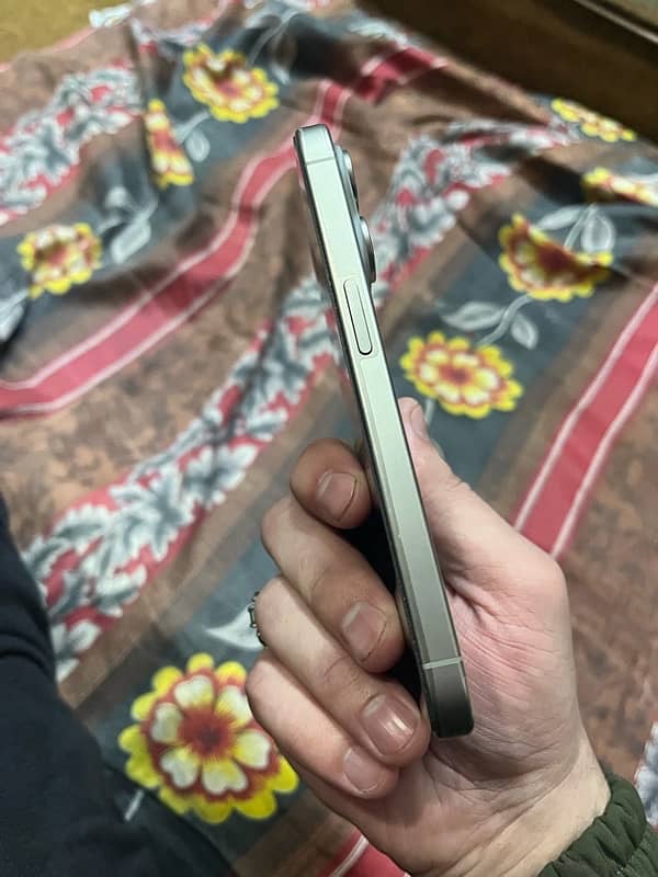 Natural titanium 128gb health 100 hk model Non PTA condition 10/10 1