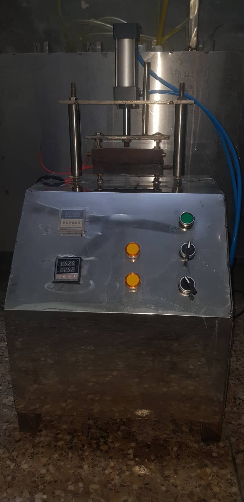 Tetra Pack & Bottle Juice Filling Machine 3