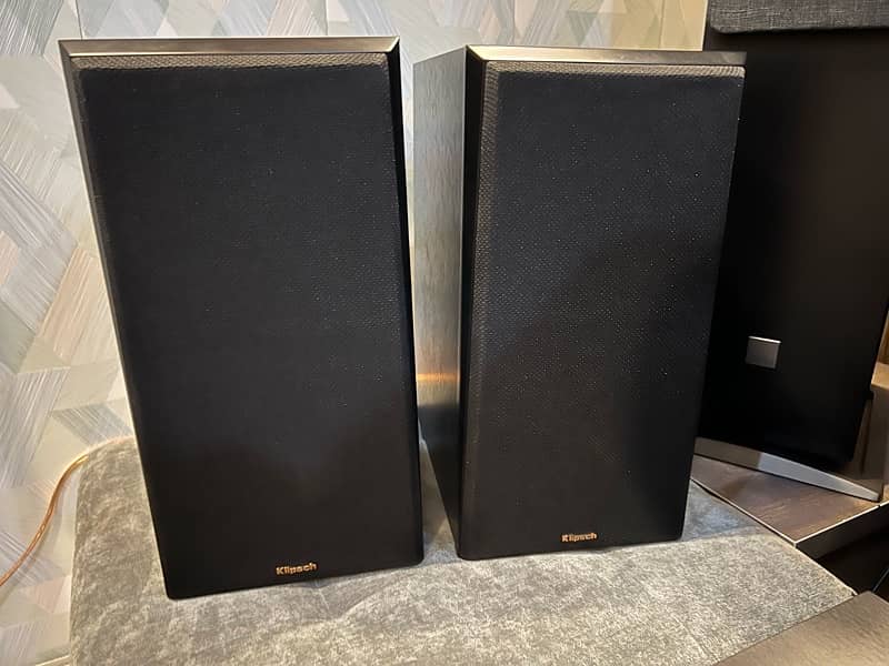 Klipsch RP-600M Bookshelf Speaker (Pair) with wooden stands 1