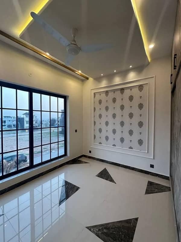 Triple story 8 marla house for sale in mumtaz city 24