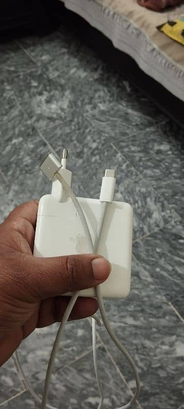 Apple MacBook M2 14inch original Megnatic charger 1