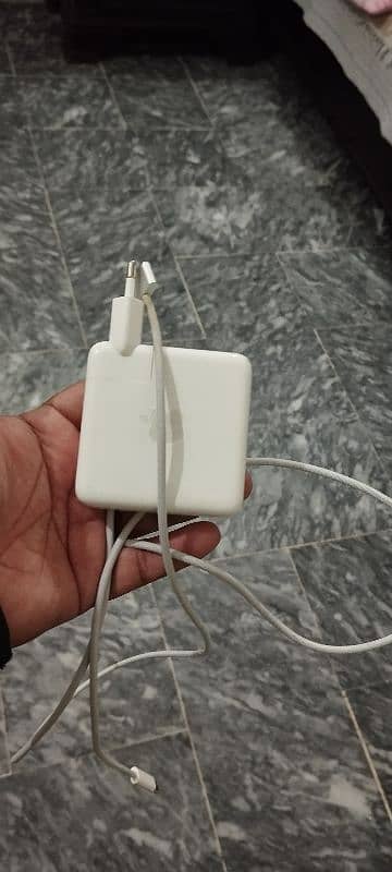 Apple MacBook M2 14inch original Megnatic charger 2