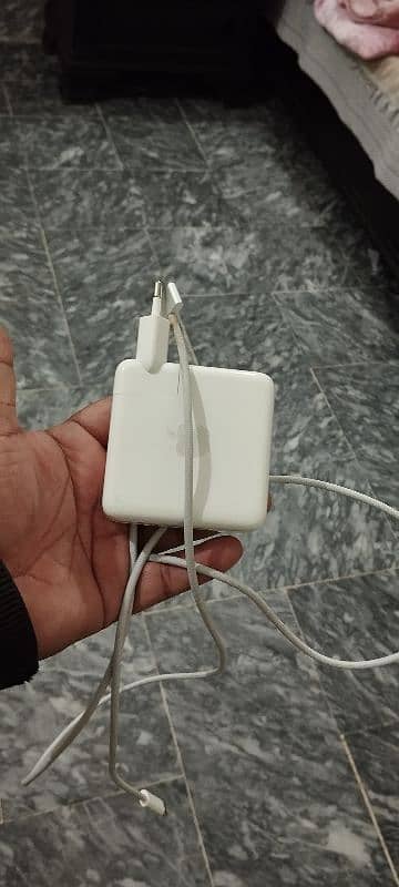 Apple MacBook M2 14inch original Megnatic charger 3