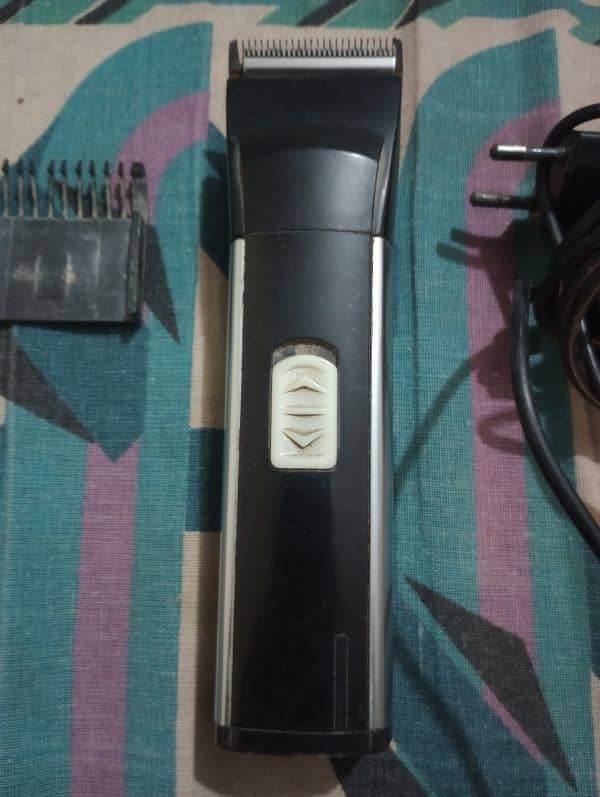 1 LARGE SIZE TRIMMER ORIGINAL 1 SHAVER TRIMER 3 Small 1 larger seizure 1