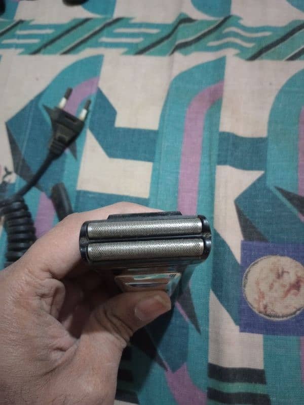 1 LARGE SIZE TRIMMER ORIGINAL 1 SHAVER TRIMER 3 Small 1 larger seizure 5