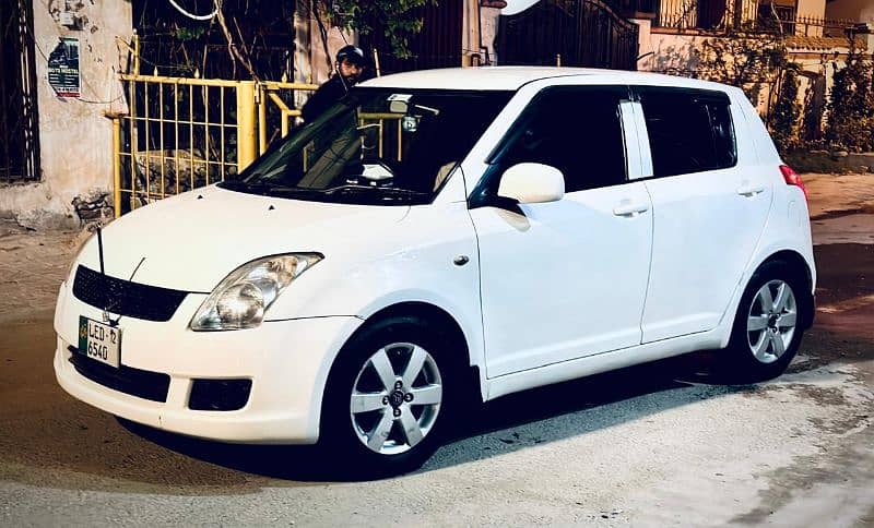 Suzuki Swift 2012 1