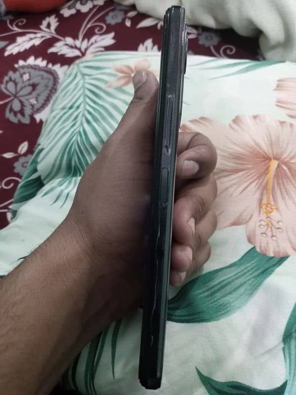 Infinix Note 11 with box charger original. 6