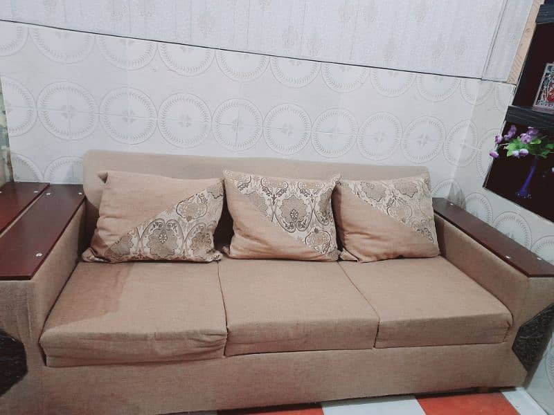 used 6 seater but In good condition sofa for urgent sale 0