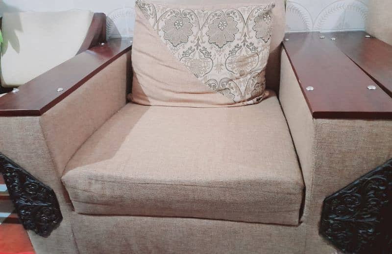 used 6 seater but In good condition sofa for urgent sale 1