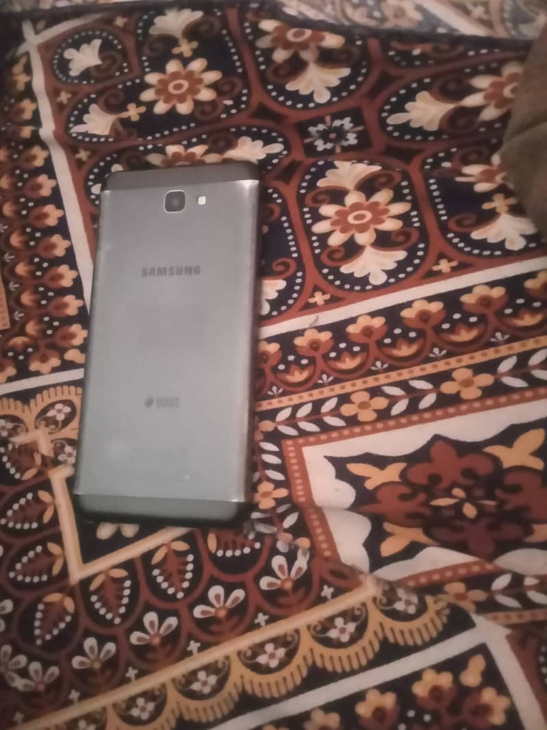 Samsung Mobile J7 4