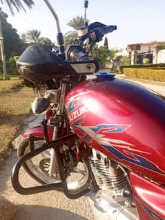 Suzuki GS 150 SE  2022 Red Attractive colour