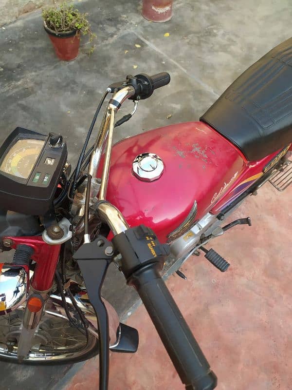 Honda CD 70 is on urgent sale. . 0