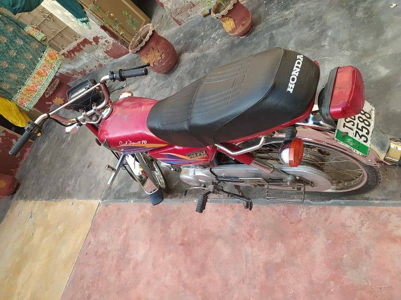 Honda CD 70 is on urgent sale. . 1