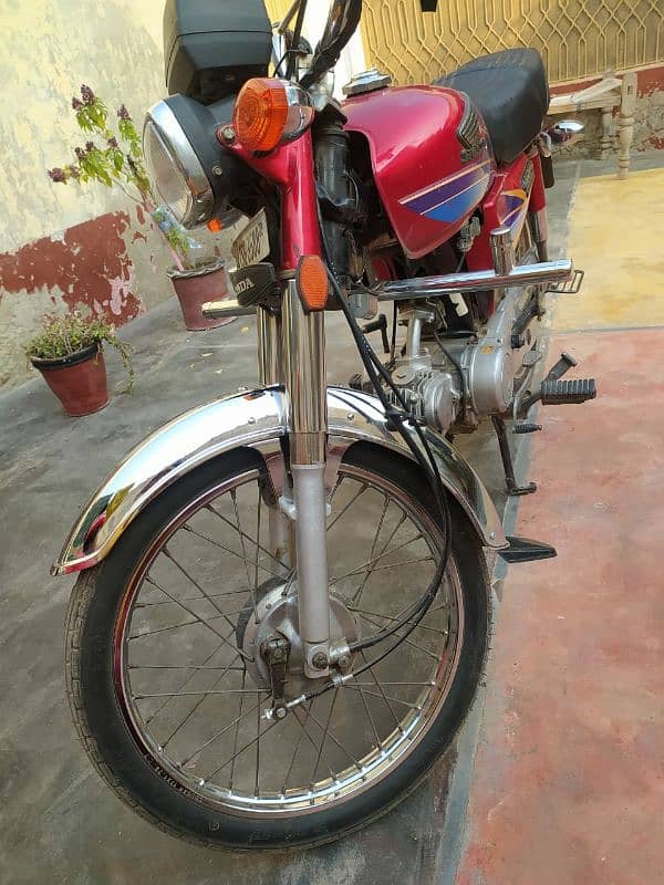 Honda CD 70 is on urgent sale. . 3