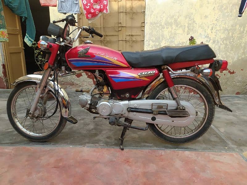 Honda CD 70 is on urgent sale. . 7