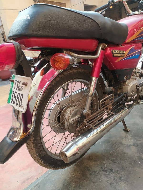 Honda CD 70 is on urgent sale. . 10