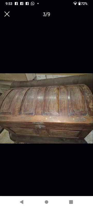 WOODEN CLOTH BOX 1