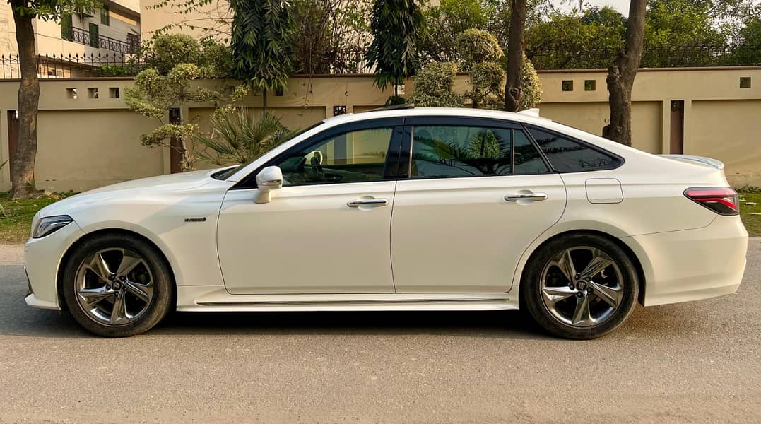 Toyota Crown 2018 RS Hybrid 9